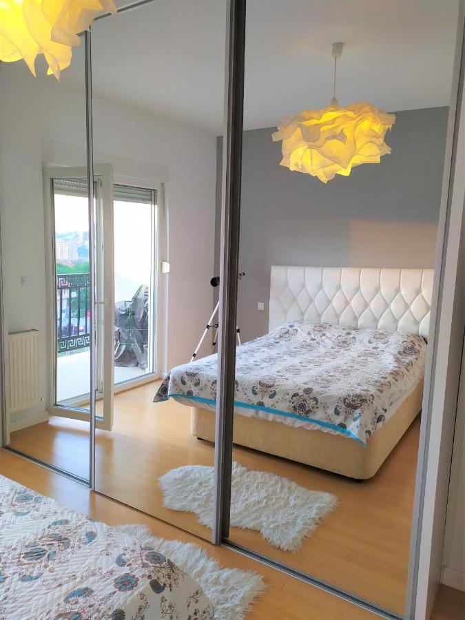 Modern Apartment With A View Feels Like Home Priştine Dış mekan fotoğraf